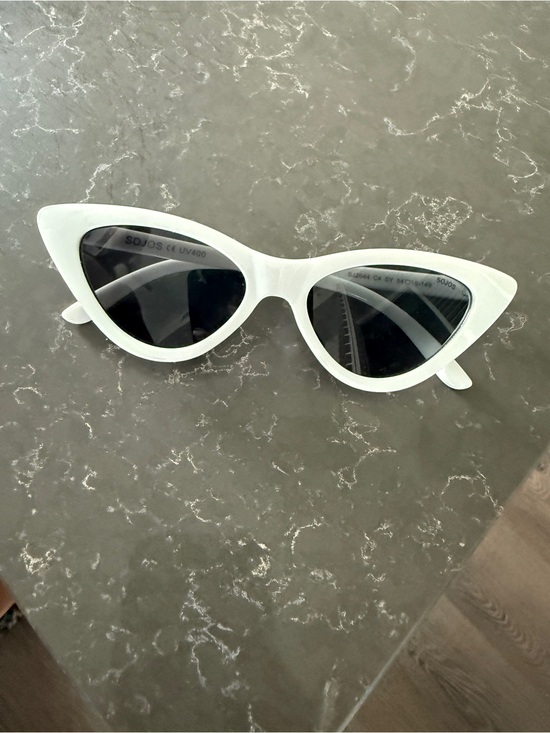 Accessories - White Cat Eye Sunglasses - Classic Retro Women’s Shades